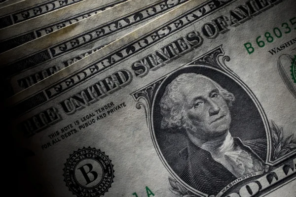 بازار سهام آمریکا و استراتژی جدید سرمایه‌گذاران خارجی : بی اعتمادی به دلار